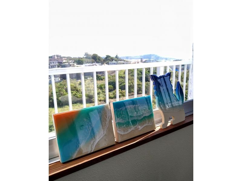 【沖縄・うるま市】初心者大歓迎 ★人気の正方形パネル 20cm×20cm ★うるま市観光のすきま時間にレジンアートを体験♪の紹介画像