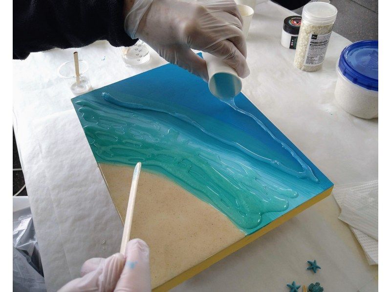 【沖縄・うるま市】初心者大歓迎 ★人気の正方形パネル 20cm×20cm ★うるま市観光のすきま時間にレジンアートを体験♪の紹介画像