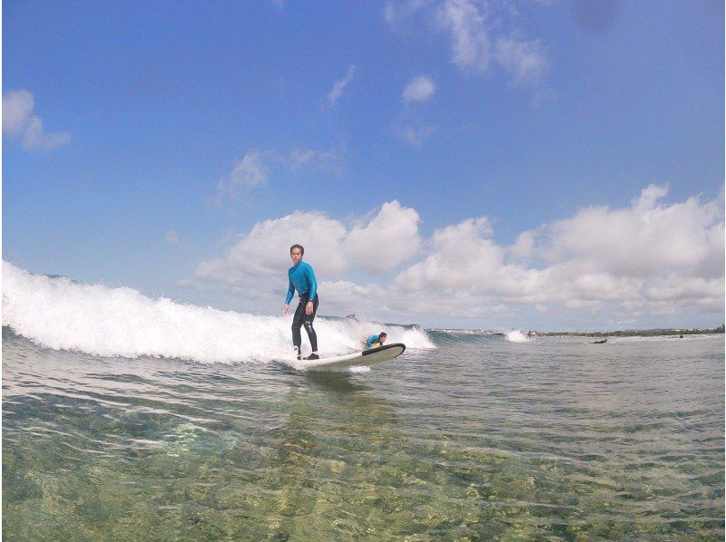 [Okinawa / Chatan] Sponsored by the World Surfing Federation Instructor! Free photos and transfers available! Advanced surfingの紹介画像