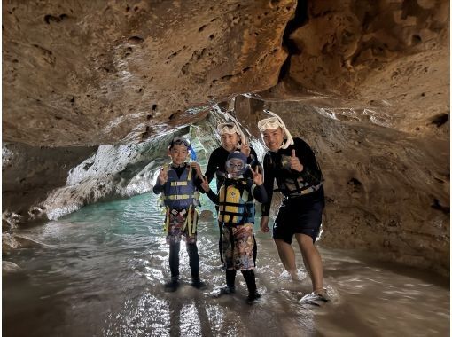 【沖縄・宮古島】《 1組貸切プラン 》宮古島シーカヤックで行く秘境冒険ツアー!一眼レフ写真&ドローン撮影付き☆貸切なので初心者やお子様も安心 【沖縄・宮古島】《 1組貸切プラン 》宮古島シーカヤックで行く秘境冒険ツアー!一眼レフ写真&ドローン撮影付き☆貸切なので初心者やお子様も安心