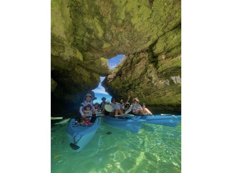 【少人数制ツアー】島の海を知るガイドと行く宮古島カヤック冒険ツアー｜最大２組限定・高画質写真＋ドローン撮影＋シュノーケル体験の紹介画像