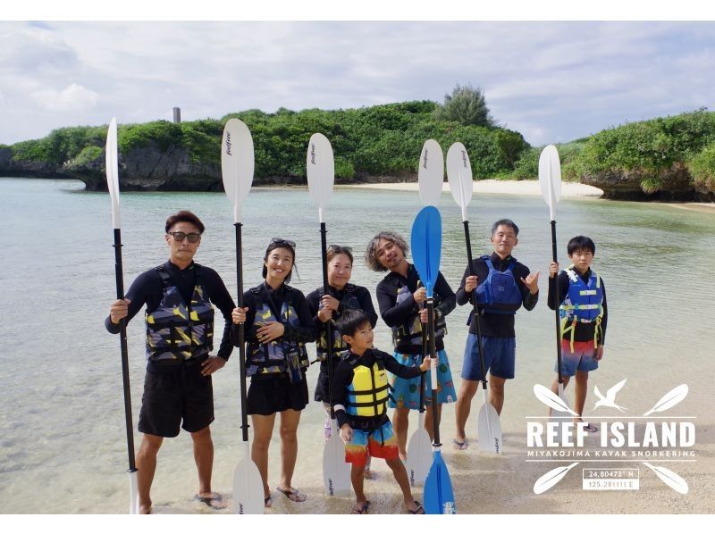 【少人数制ツアー】島の海を知るガイドと行く宮古島カヤック冒険ツアー｜最大２組限定・高画質写真＋ドローン撮影＋シュノーケル体験の紹介画像