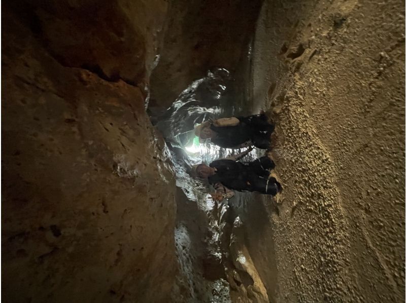 【沖縄・宮古島】《　1組貸切プラン　》宮古島シーカヤックで行く秘境冒険ツアー！一眼レフ写真＆ドローン撮影付き☆貸切なので初心者やお子様も安心の紹介画像