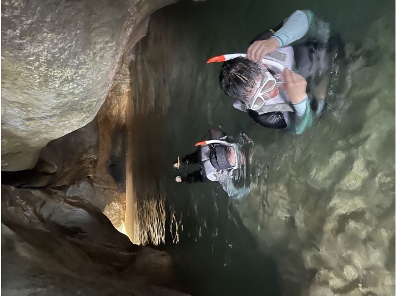 【沖縄・宮古島】《　1組貸切プラン　》宮古島シーカヤックで行く秘境冒険ツアー！一眼レフ写真＆ドローン撮影付き☆貸切なので初心者やお子様も安心の紹介画像