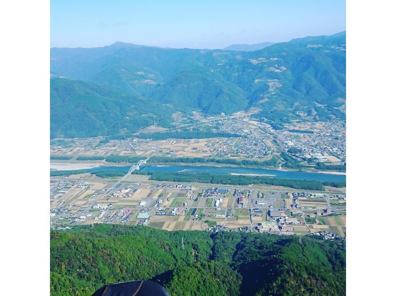 【徳島・西部(吉野川・祖谷渓)】どきどきタンデムパラグライダー体験（1000mコース）の紹介画像