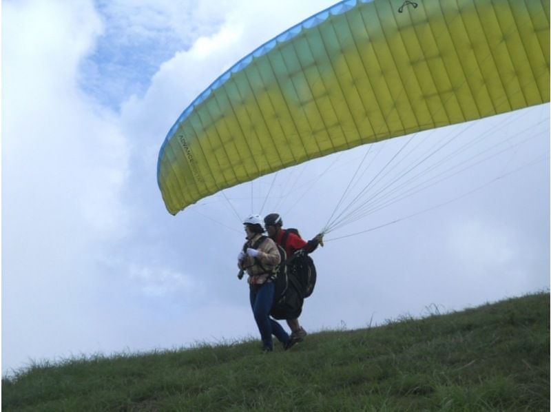 【徳島・西部(吉野川・祖谷渓)】どきどきタンデムパラグライダー体験（1000mコース）の紹介画像