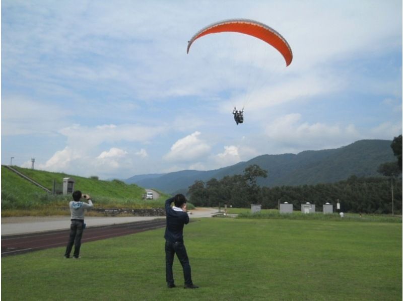 【徳島・西部(吉野川・祖谷渓)】どきどきタンデムパラグライダー体験（1000mコース）の紹介画像