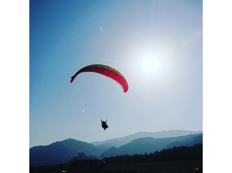 【徳島・西部(吉野川・祖谷渓)】どきどきタンデムパラグライダー体験（1000mコース）の紹介画像