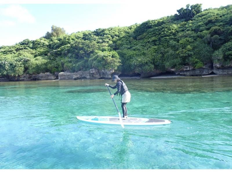 【今帰仁村、古宇利島、美ら海水族館、名護市周辺開催】冬の人が少ない美ら海を完全貸切♪オフシーズン限定SUPクルージング♪（ウェット無料貸出）の紹介画像