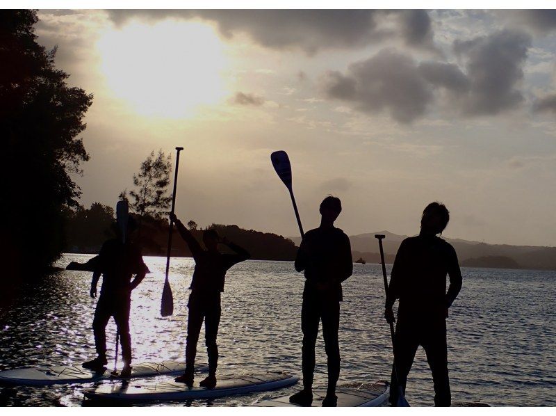【今帰仁村・古宇利島・名護市周辺開催】沖縄の絶景サンライズSUPツアー｜完全貸切・初心者OK・朝焼けの海クルージング・写真無料・沖縄旅行の紹介画像