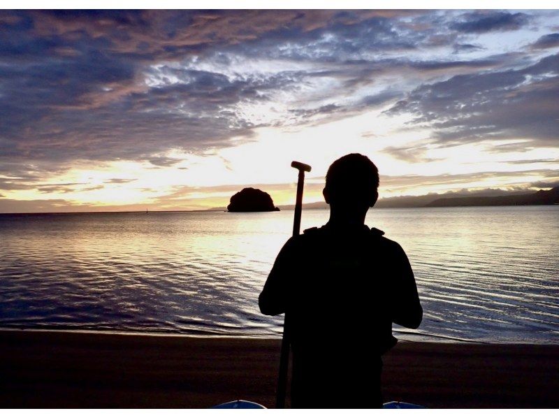 【今帰仁村・古宇利島・名護市周辺開催】沖縄の絶景サンライズSUPツアー｜完全貸切・初心者OK・朝焼けの海クルージング・写真無料・沖縄旅行の紹介画像