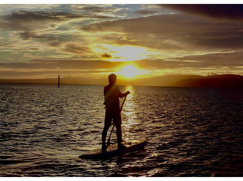 【今帰仁村・古宇利島・名護市周辺開催】沖縄の絶景サンライズSUPツアー｜完全貸切・初心者OK・朝焼けの海クルージング・写真無料・沖縄旅行の紹介画像