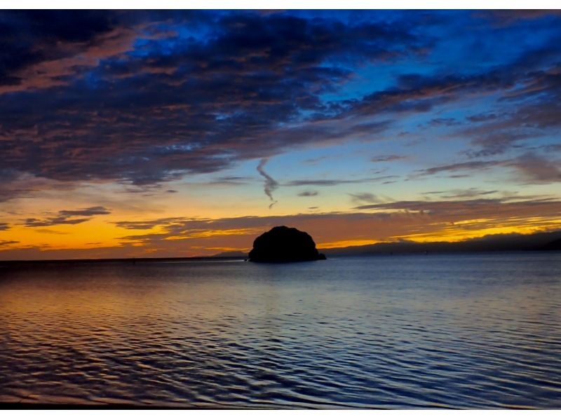 【今帰仁村・古宇利島周辺開催】サンライズSUPツアー〜完全貸切♪朝の静かな海をSUPクルージング〜思い出写真は無料プレゼント〜の紹介画像