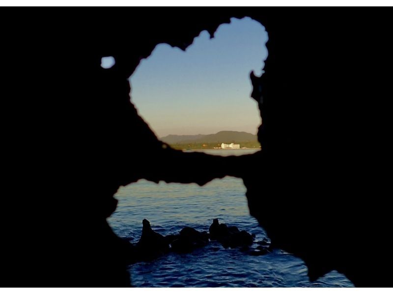 【今帰仁村・古宇利島周辺開催】サンライズSUPツアー〜完全貸切♪朝の静かな海をSUPクルージング〜思い出写真は無料プレゼント〜の紹介画像