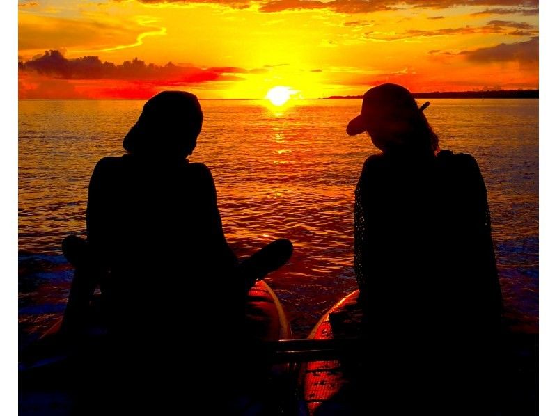 【今帰仁村、古宇利島、美ら海水族館、ジャングリア周辺開催】絶景の夕焼けに感動！！夕暮れSUP貸切ツアー♪ 思い出の写真は無料プレゼント♪の紹介画像