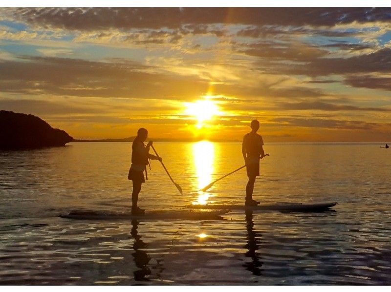 【今帰仁村、古宇利島、美ら海水族館、ジャングリア周辺開催】絶景の夕焼けに感動！！夕暮れSUP貸切ツアー♪ 思い出の写真は無料プレゼント♪の紹介画像