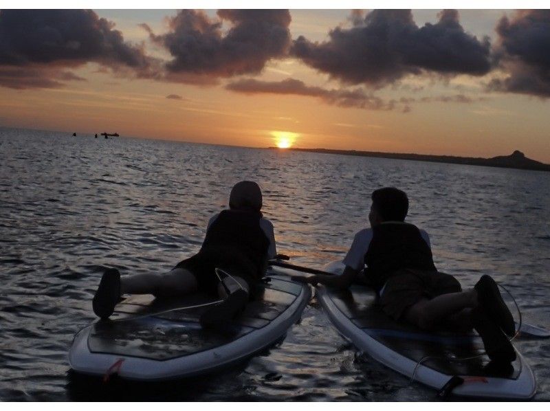 【今帰仁村、古宇利島、美ら海水族館、ジャングリア周辺開催】絶景の夕焼けに感動！！夕暮れSUP貸切ツアー♪ 思い出の写真は無料プレゼント♪の紹介画像