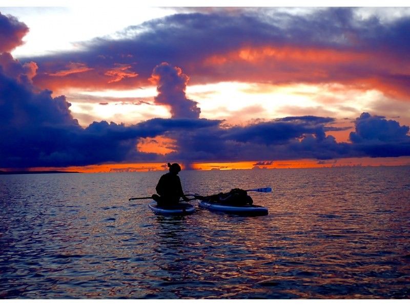 【今帰仁村、古宇利島、美ら海水族館、ジャングリア周辺開催】絶景の夕焼けに感動！！夕暮れSUP貸切ツアー♪ 思い出の写真は無料プレゼント♪の紹介画像