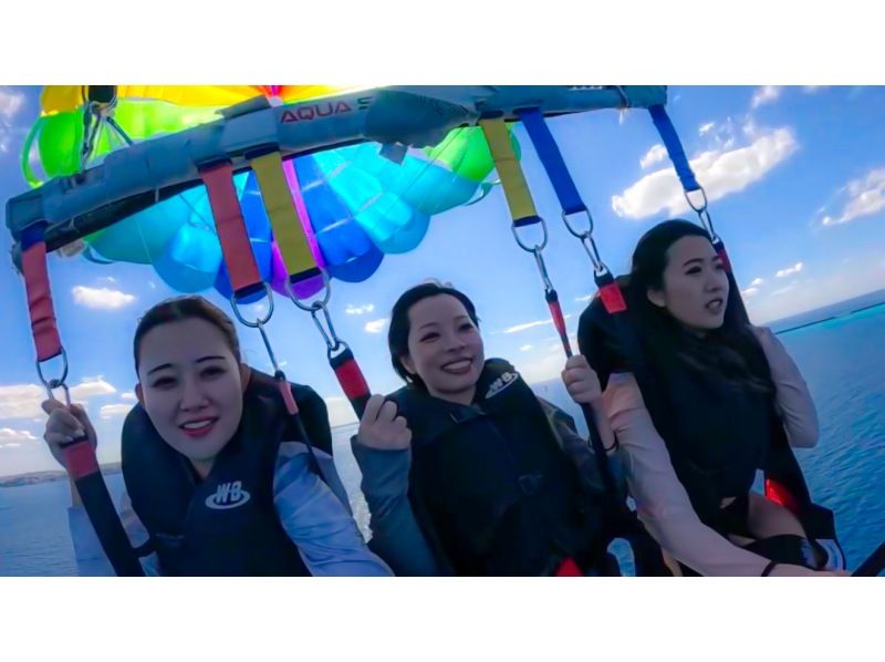 【宮古島・パラセーリング】当日即時予約大歓迎！☆彡ここでしか見ることが出来ない宮古島の絶景のなか空中散歩しませんか？の紹介画像