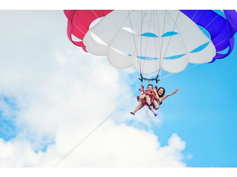 【宮古島・パラセーリング】当日即時予約大歓迎！☆彡ここでしか見ることが出来ない宮古島の絶景のなか空中散歩しませんか？の紹介画像