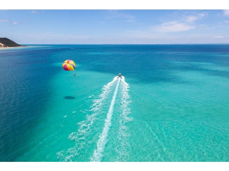 【宮古島・パラセーリング】当日即時予約大歓迎！☆彡ここでしか見ることが出来ない宮古島の絶景のなか空中散歩しませんか？の紹介画像