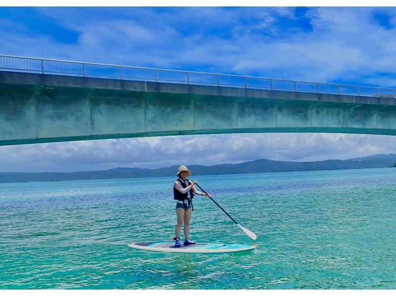 【今帰仁村・古宇利島・美ら海水族館・名護市周辺】沖縄の海を満喫！完全貸切ちょこっとSUP体験｜初心者OK・写真映え・沖縄旅行・絶景体験の紹介画像