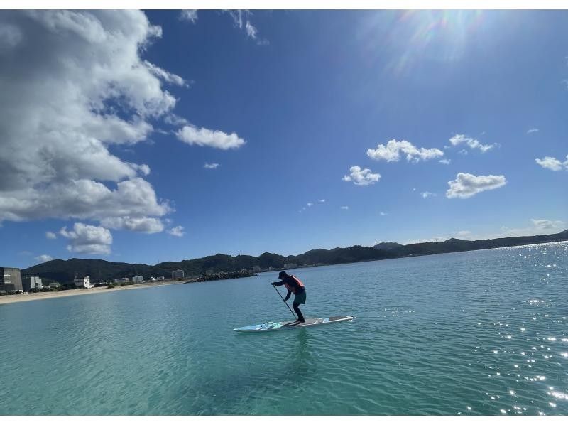 【今帰仁村・古宇利島・美ら海水族館、名護市周辺開催】オフシーズンの海を独り占め♪ 完全貸切ちょこっとSUP体験♪ （ウェット無料レンタル♪）の紹介画像