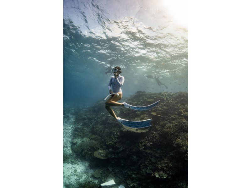 [โอกินาวา, ​​มิยาโกจิมะ] สัมผัสประสบการณ์ดำน้ำตื้นแบบแท้จริงที่หาดยาเอบิจิ! กลุ่มเล็ก วิดีโอฟรี มีตัวเลือกกล้องระดับมืออาชีพの紹介画像