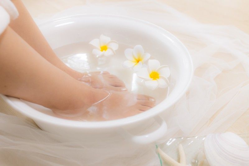 東京の事業者「五感をうるおすリゾートスパUruSpa池袋店」が実施するリラクゼーション体験の様子