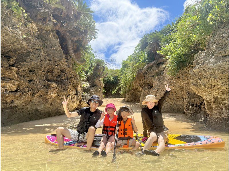 [เช่า SUP ส่วนตัวบนเกาะอิชิงากิ] สำรวจชายหาดและป่าอันลึกลับ! รวมบริการถ่ายภาพด้วยโดรน รับจองแบบวันเดียว! เป็นที่นิยมสำหรับครอบครัว!の紹介画像