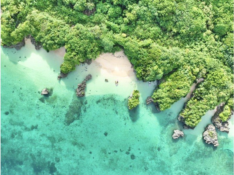 【石垣岛/私人立桨冲浪租赁】在偏远地区享受两人专属的立桨冲浪之旅。包含无人机摄影/包含交通/接受当日预订！の紹介画像