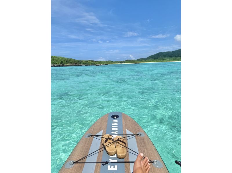 [เช่า SUP ส่วนตัวบนเกาะอิชิงากิ] สำรวจชายหาดและป่าอันลึกลับ! รวมบริการถ่ายภาพด้วยโดรน รับจองแบบวันเดียว! วิวพระอาทิตย์ตกดิน!の紹介画像
