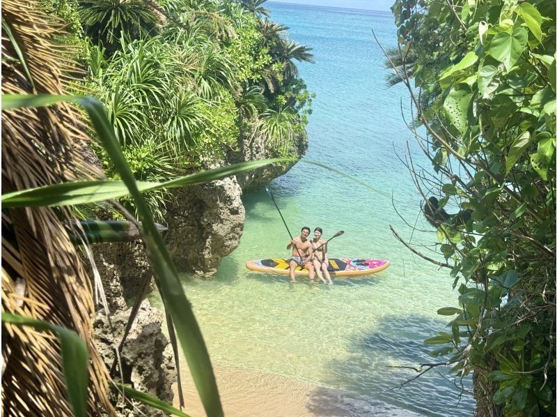 [เช่า SUP ส่วนตัวบนเกาะอิชิงากิ] สำรวจชายหาดและป่าอันลึกลับ! รวมบริการถ่ายภาพด้วยโดรน รับจองแบบวันเดียว! เป็นที่นิยมสำหรับครอบครัว!の紹介画像