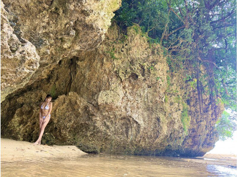 [Ishigaki, 1 group private SUP] Uninhabited beach landing SUP & Jungle SUP & drone photography! Same-day reservations OK / Free pick-up and drop-off / Free photosの紹介画像
