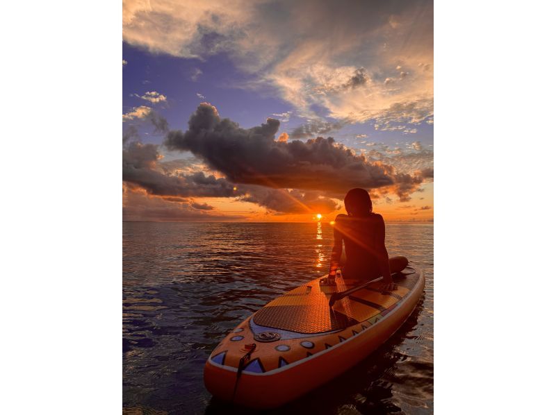 [อิชิกากิ / SUP ส่วนตัว] ชายหาดที่ซ่อนอยู่และป่าดงดิบเขตร้อน + ถ่ายภาพด้วยโดรน 5K! จองได้ในวันเดียวกัน / บริการรถรับส่งฟรี / มีห้องอาบน้ำให้บริการの紹介画像