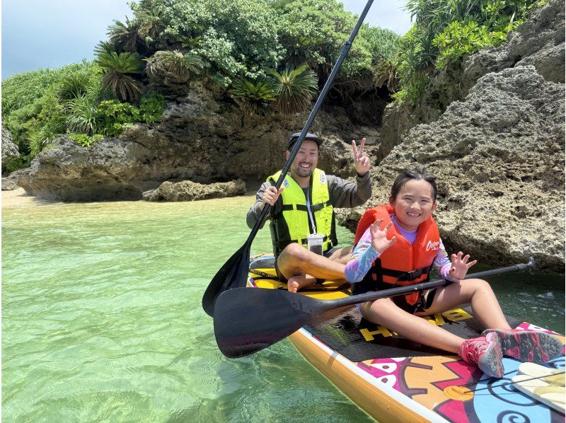 [เช่า SUP ส่วนตัวบนเกาะอิชิงากิ] สำรวจชายหาดและป่าอันลึกลับ! รวมบริการถ่ายภาพด้วยโดรน รับจองแบบวันเดียว! เป็นที่นิยมสำหรับครอบครัว!の紹介画像