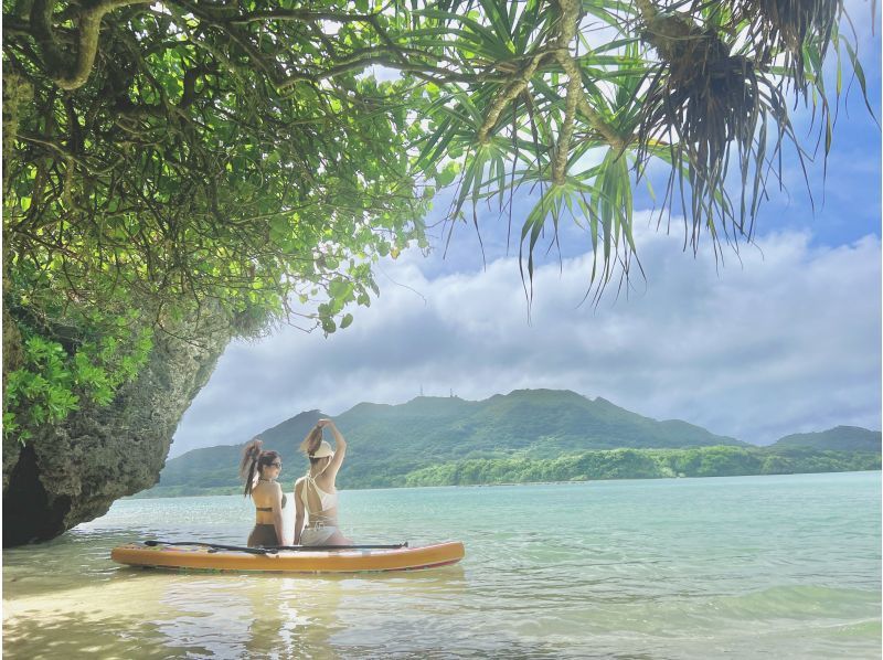 [บริการเช่าส่วนตัวสำหรับ 1 กลุ่ม/Ishigaki SUP] ถ่ายทำด้วยโดรนคุณภาพระดับภาพยนตร์! - ชายหาดอันเงียบสงบ หรือ ป่าชายเลนกึ่งเขตร้อน! "นำเที่ยวโดยช่างภาพที่มีประสบการณ์บนเกาะกว่า 7 ปี" ★ราคาถูกที่สุดในวงการ★รับส่งฟรี!の紹介画像