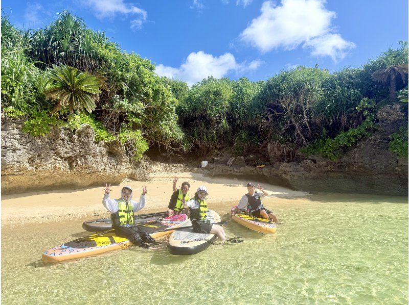 [เช่า SUP ส่วนตัวบนเกาะอิชิงากิ] สำรวจชายหาดและป่าอันลึกลับ! รวมบริการถ่ายภาพด้วยโดรน รับจองแบบวันเดียว! เป็นที่นิยมสำหรับครอบครัว!の紹介画像
