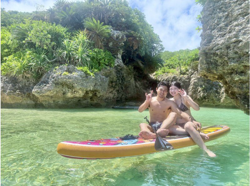 [เช่า SUP ส่วนตัวบนเกาะอิชิงากิ] สำรวจชายหาดและป่าอันลึกลับ! รวมบริการถ่ายภาพด้วยโดรน รับจองแบบวันเดียว! วิวพระอาทิตย์ตกดิน!の紹介画像