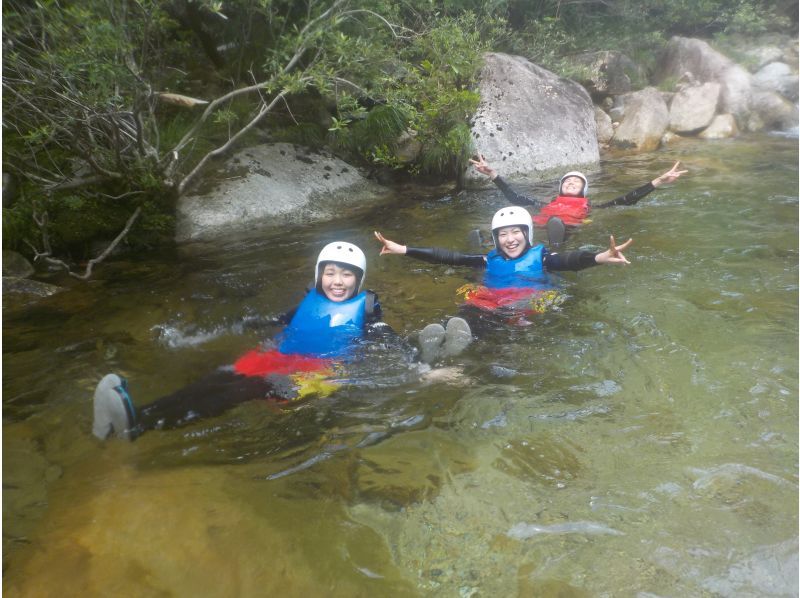 キャニオニング ～美しすぎる渓谷でスライダー、滝遊び、飛び込み、川遊び満喫～写真付き～の紹介画像