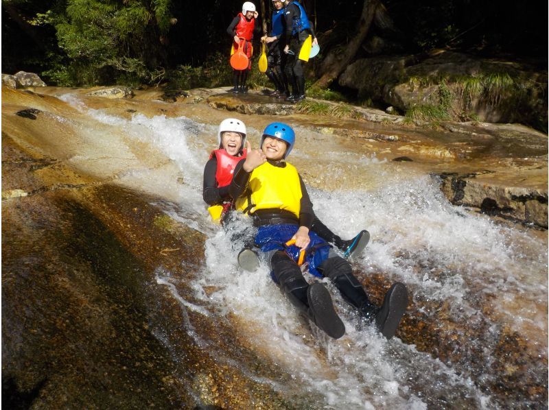 キャニオニング ～美しすぎる渓谷でスライダー、滝遊び、飛び込み、川遊び満喫～写真付き～の紹介画像