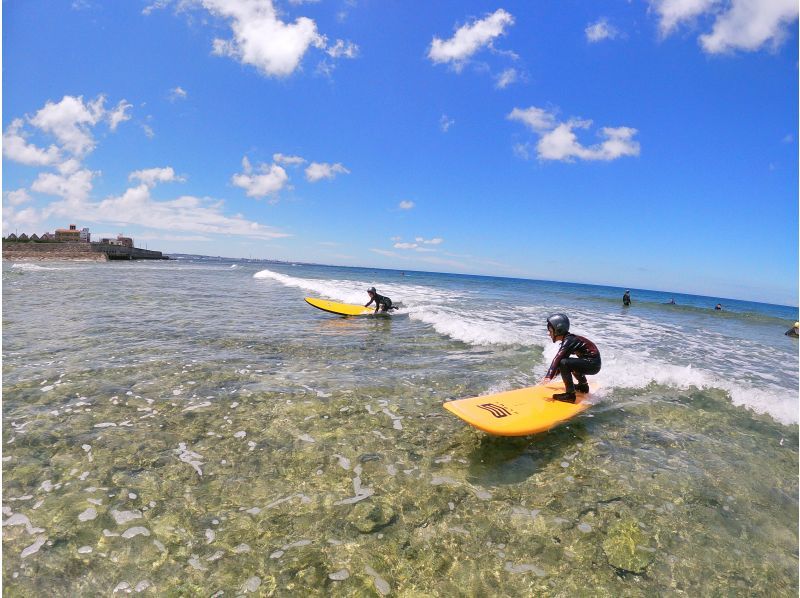 [沖繩/北谷]5歲就可以！親子衝浪課！由世界衝浪聯合會教練贊助！提供免費拍照及接機服務の紹介画像