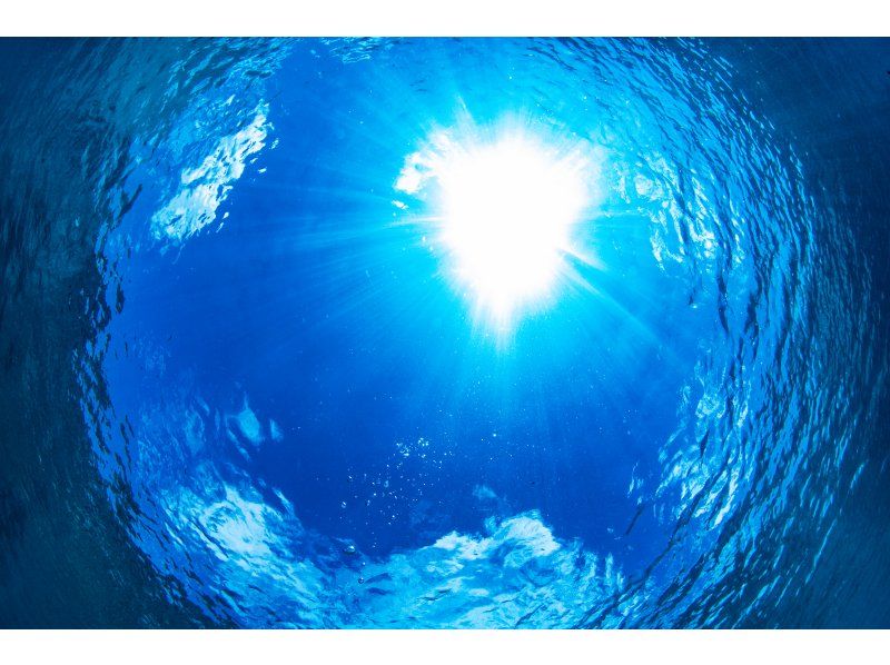 【沖縄中部・北谷町】ビーチシュノーケリング！珊瑚に魚・動画写真プレゼント！カップル・女性グループ・家族の紹介画像