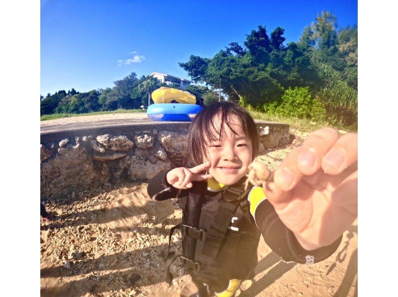 子供に学びと感動を！【恩納村】「みる」だけで終わらない！”知る”楽しさに出会う自然体験！グラスボート＆貸切ビーチ遊びの黄金コース！ペットOKの紹介画像