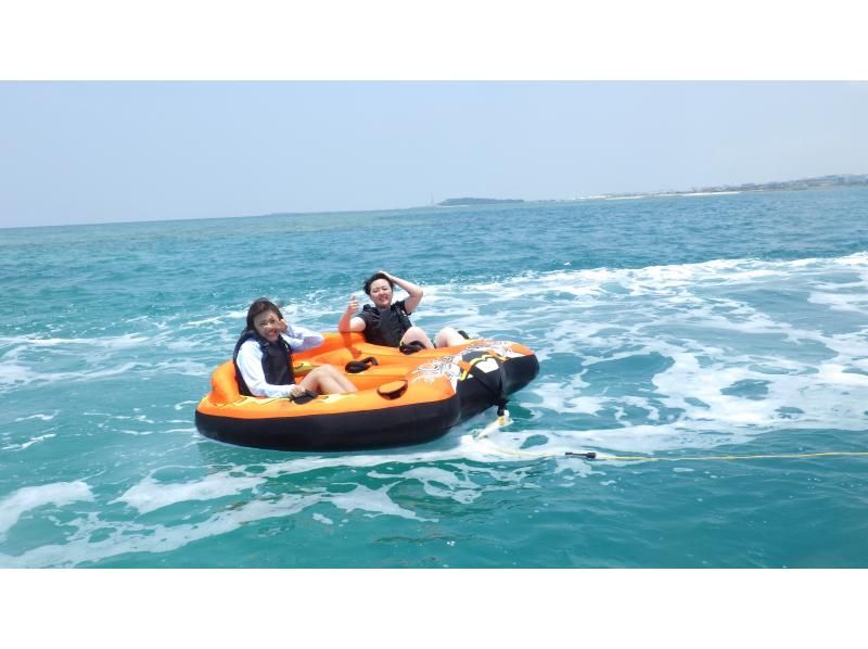 [Itoman/Naha] Have fun in the deserted sea with thrilling activities including clear sup, wakeboarding, and banana boats! 10 kinds of marine activities for 120 minutes!の紹介画像