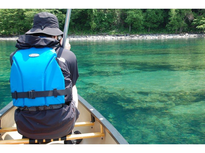 【北海道・支笏湖】ほぼ1組限定！国内トップクラスの美しさを誇る支笏湖を堪能！美味しい飲み物を味わいながらカヌーのうえでひとやすみしませんか？の紹介画像
