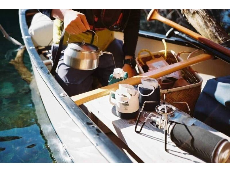 【北海道・支笏湖】ほぼ1組限定！国内トップクラスの美しさを誇る支笏湖を堪能！美味しい飲み物を味わいながらカヌーのうえでひとやすみしませんか？の紹介画像