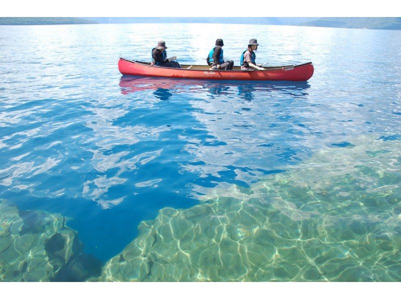 【北海道・支笏湖】ほぼ1組限定！国内トップクラスの美しさを誇る支笏湖を堪能！美味しい飲み物を味わいながらカヌーのうえでひとやすみしませんか？の紹介画像
