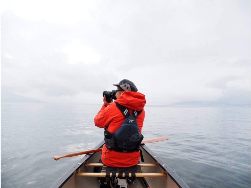 【北海道・支笏湖】ほぼ1組限定！国内トップクラスの美しさを誇る支笏湖を堪能！美味しい飲み物を味わいながらカヌーのうえでひとやすみしませんか？の紹介画像