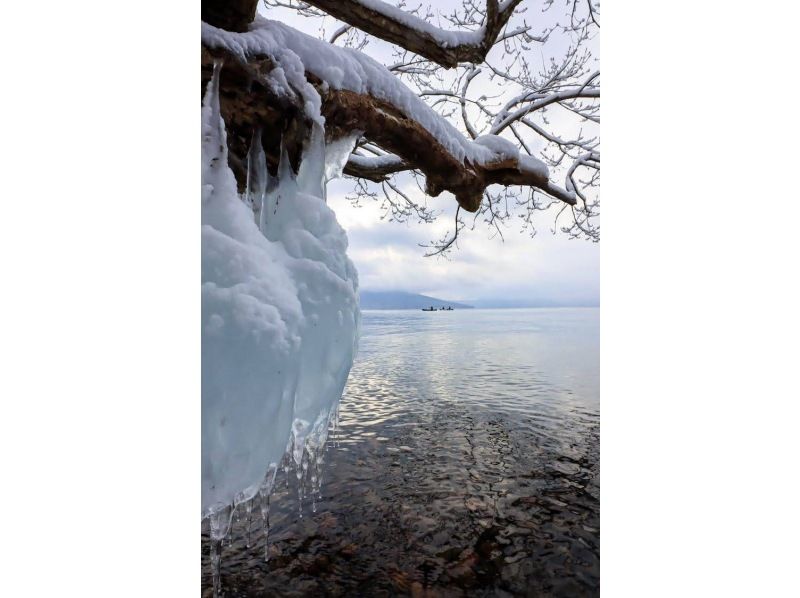 【北海道・支笏湖】ほぼ1組限定！国内トップクラスの美しさを誇る支笏湖を堪能！美味しい飲み物を味わいながらカヌーのうえでひとやすみしませんか？の紹介画像